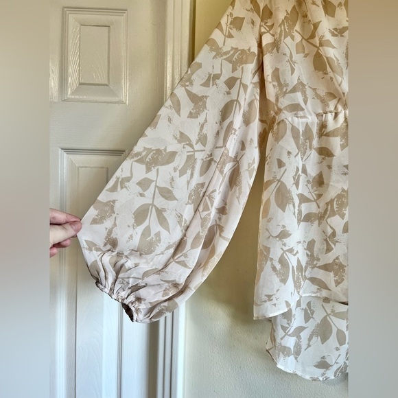 CABI Couplet Sheer Blouse Cream Leaf Pattern Size Small - Picture 3 of 6